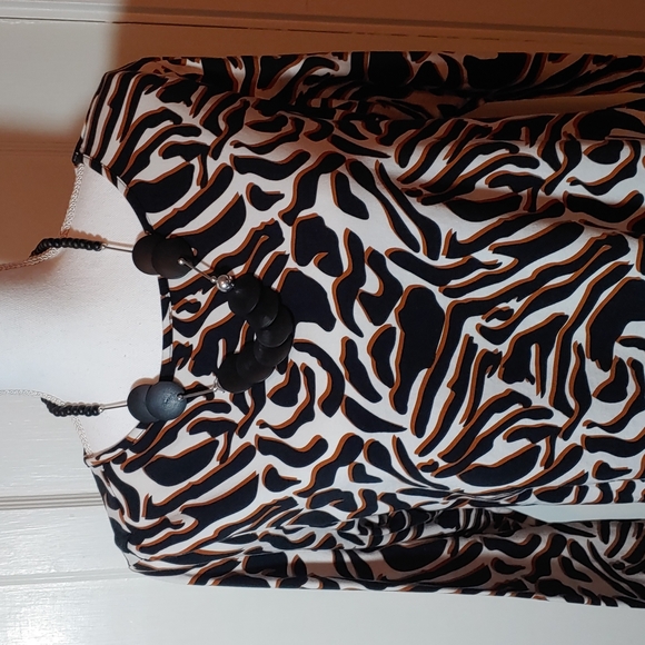 DG2 by Diane Gilman Tops - DG2 by Diane Gilman animal print top